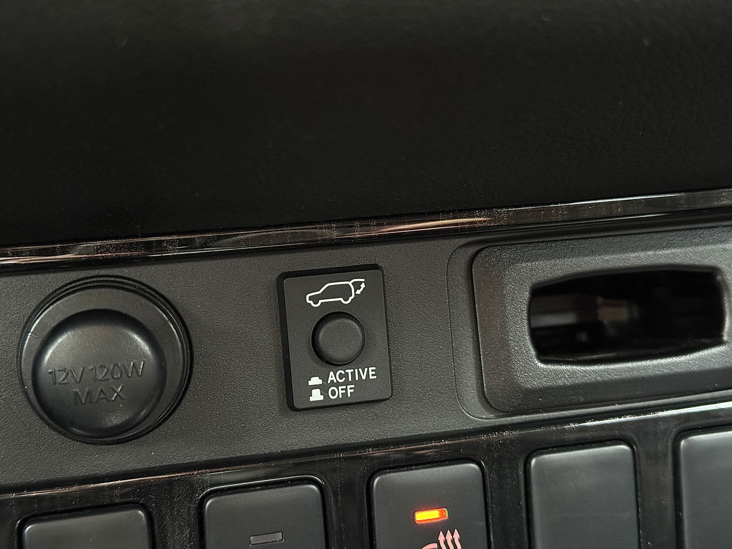 Mitsubishi Outlander 2.0 PHEV instyle+ | 18'' lichtmetaal | 360° Camera | Schuif / kanteldak | 1500KG trekken | Stoel / Stuurverwarming | Lederen Bekleding |