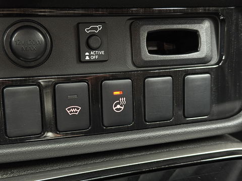 Mitsubishi Outlander 2.0 PHEV instyle+ | 18'' lichtmetaal | 360° Camera | Schuif / kanteldak | 1500KG trekken | Stoel / Stuurverwarming | Lederen Bekleding |