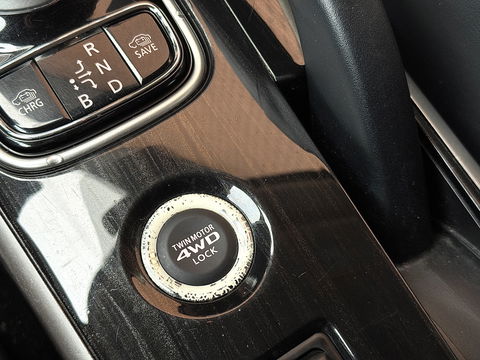 Mitsubishi Outlander 2.0 PHEV instyle+ | 18'' lichtmetaal | 360° Camera | Schuif / kanteldak | 1500KG trekken | Stoel / Stuurverwarming | Lederen Bekleding |