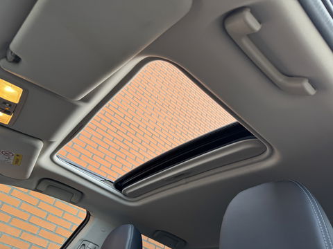 Mitsubishi Outlander 2.0 PHEV instyle+ | 18'' lichtmetaal | 360° Camera | Schuif / kanteldak | 1500KG trekken | Stoel / Stuurverwarming | Lederen Bekleding |