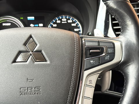 Mitsubishi Outlander 2.0 PHEV instyle+ | 18'' lichtmetaal | 360° Camera | Schuif / kanteldak | 1500KG trekken | Stoel / Stuurverwarming | Lederen Bekleding |