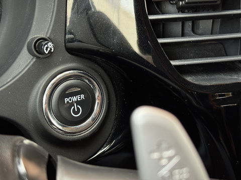 Mitsubishi Outlander 2.0 PHEV instyle+ | 18'' lichtmetaal | 360° Camera | Schuif / kanteldak | 1500KG trekken | Stoel / Stuurverwarming | Lederen Bekleding |