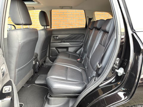 Mitsubishi Outlander 2.0 PHEV instyle+ | 18'' lichtmetaal | 360° Camera | Schuif / kanteldak | 1500KG trekken | Stoel / Stuurverwarming | Lederen Bekleding |