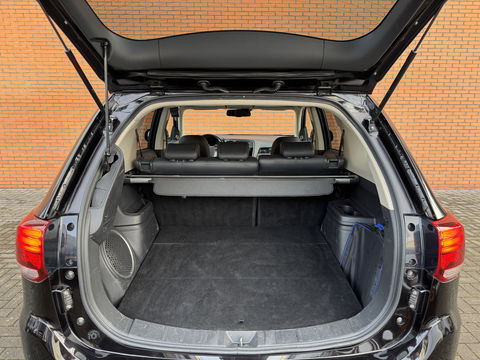 Mitsubishi Outlander 2.0 PHEV instyle+ | 18'' lichtmetaal | 360° Camera | Schuif / kanteldak | 1500KG trekken | Stoel / Stuurverwarming | Lederen Bekleding |