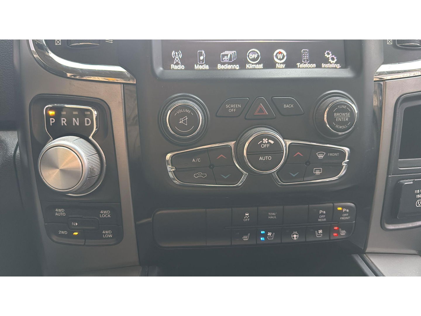 Dodge Ram 1500 5.7 V8 4x4 Crew Cab 5'7 huif