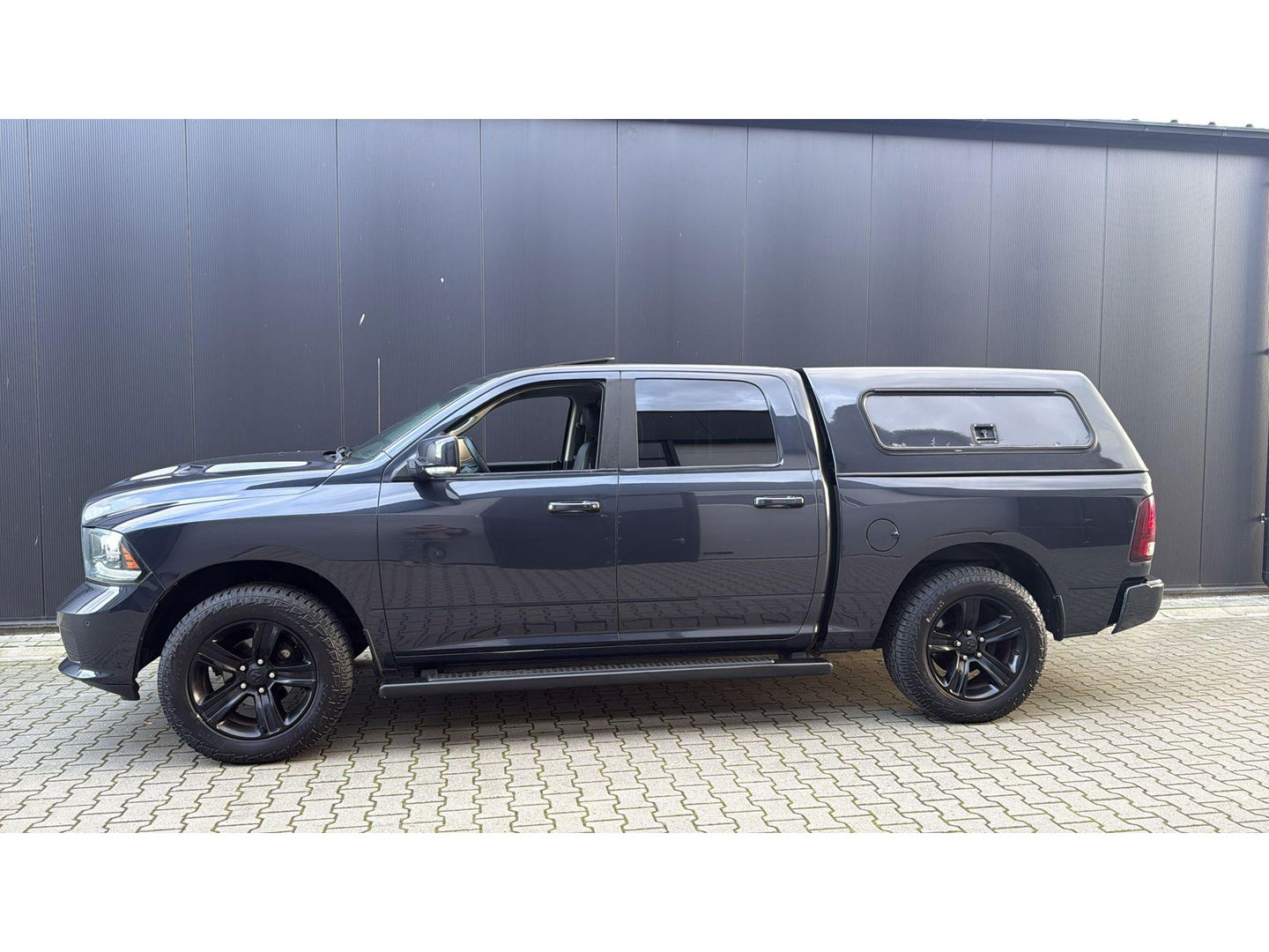 Dodge Ram 1500 5.7 V8 4x4 Crew Cab 5'7 huif