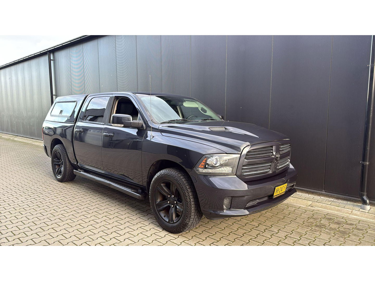 Dodge Ram 1500 5.7 V8 4x4 Crew Cab 5'7 huif
