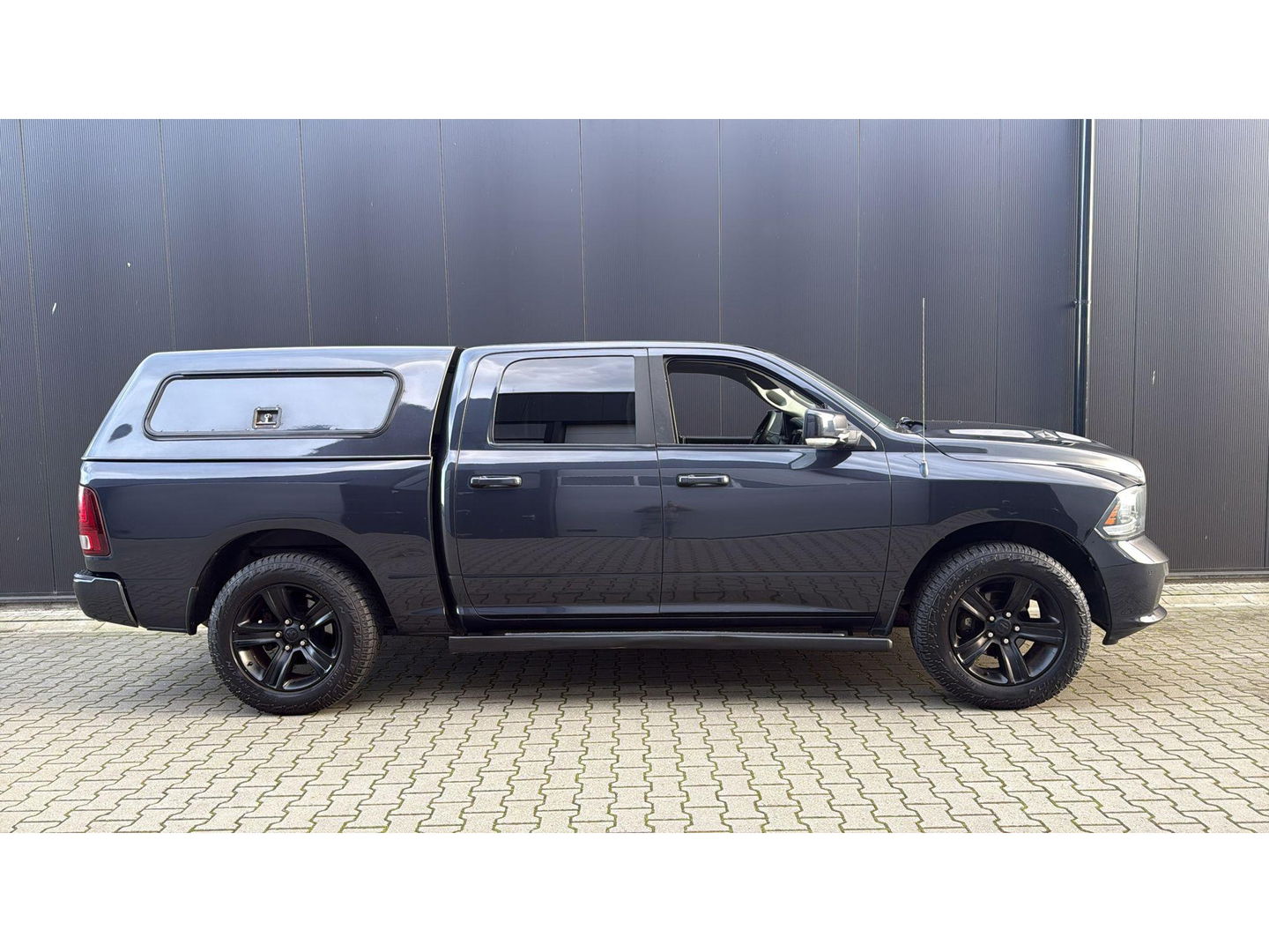 Dodge Ram 1500 5.7 V8 4x4 Crew Cab 5'7 huif