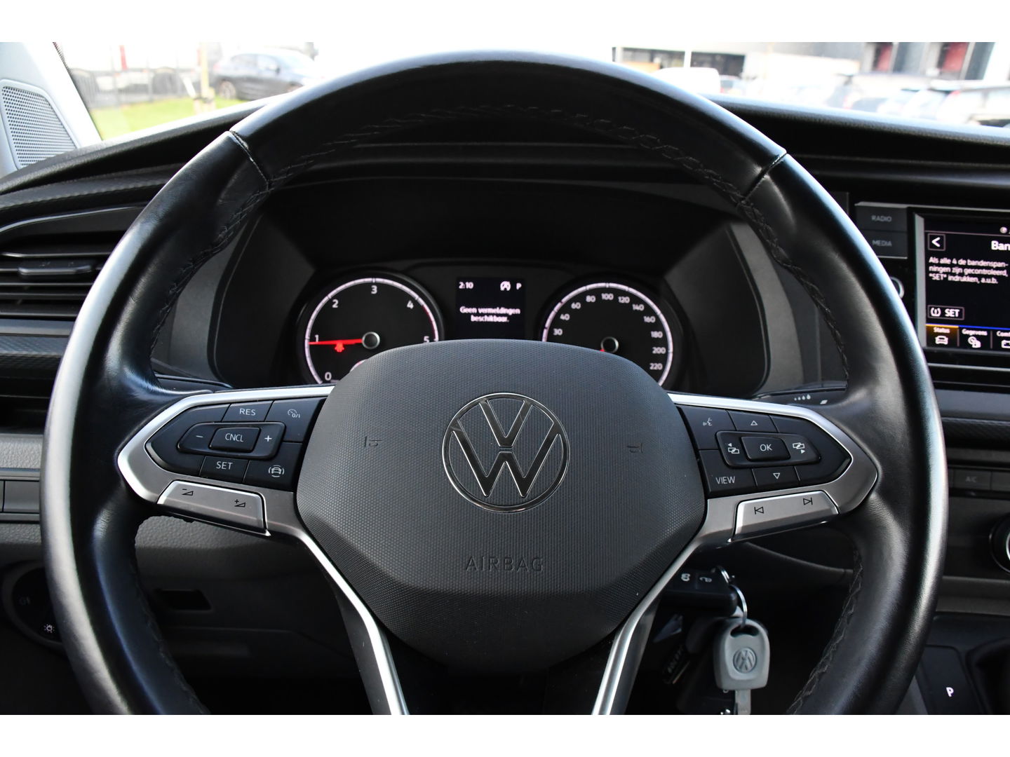 Volkswagen Transporter 2.0 TDI L2H1 ABT Edition Camera, Carplay, Stoelverwarming, Cruise, LED, 150pk, Automaat, Multimedia, Standkachel, Trekhaak, Uniek!