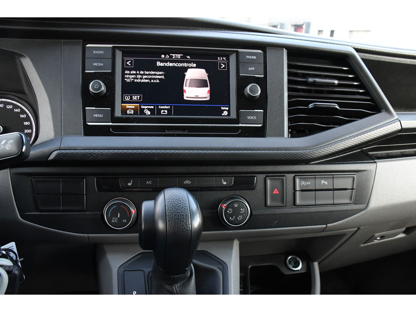 Volkswagen Transporter 2.0 TDI L2H1 ABT Edition Camera, Carplay, Stoelverwarming, Cruise, LED, 150pk, Automaat, Multimedia, Standkachel, Trekhaak, Uniek!