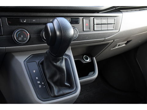 Volkswagen Transporter 2.0 TDI L2H1 ABT Edition Camera, Carplay, Stoelverwarming, Cruise, LED, 150pk, Automaat, Multimedia, Standkachel, Trekhaak, Uniek!