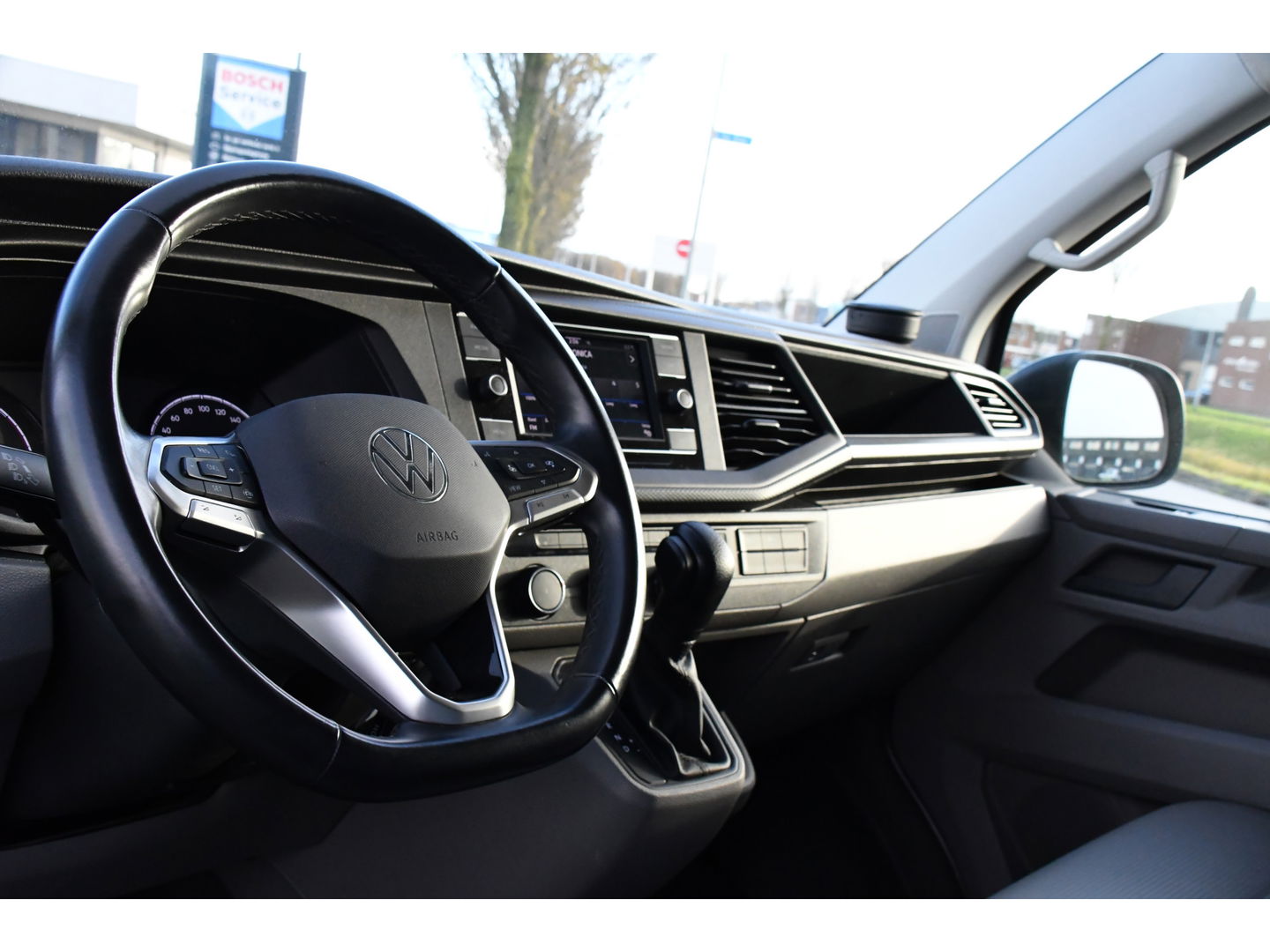 Volkswagen Transporter 2.0 TDI L2H1 ABT Edition Camera, Carplay, Stoelverwarming, Cruise, LED, 150pk, Automaat, Multimedia, Standkachel, Trekhaak, Uniek!