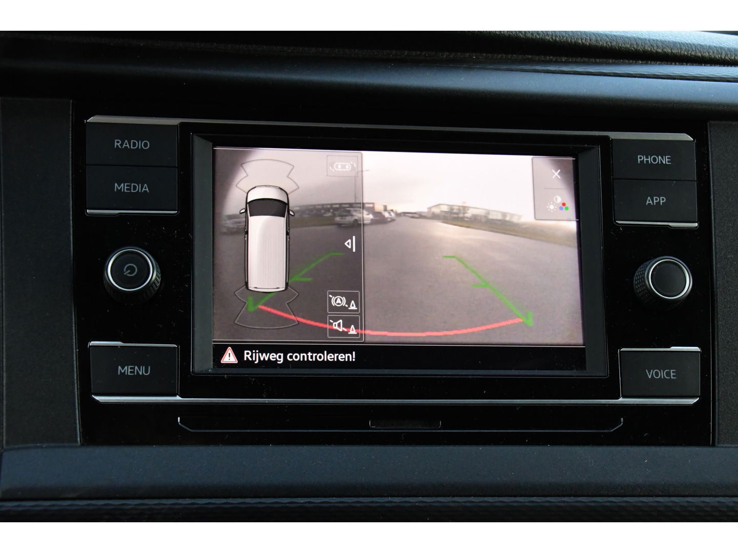 Volkswagen Transporter 2.0 TDI L2H1 ABT Edition Camera, Carplay, Stoelverwarming, Cruise, LED, 150pk, Automaat, Multimedia, Standkachel, Trekhaak, Uniek!