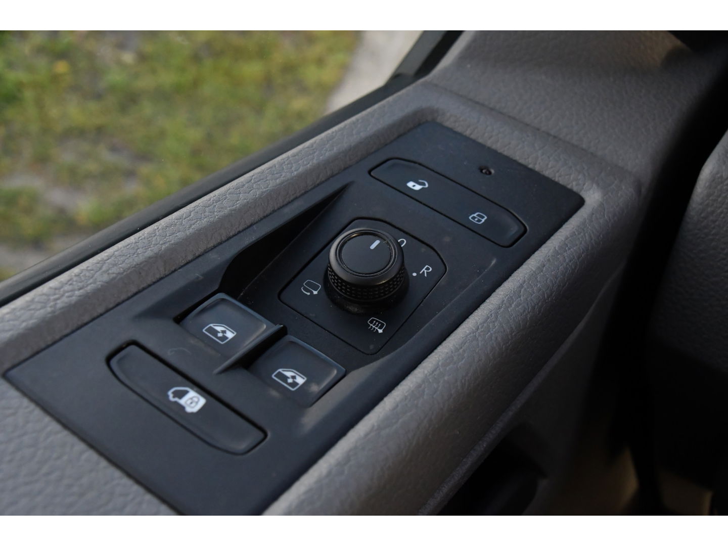 Volkswagen Transporter 2.0 TDI L2H1 ABT Edition Camera, Carplay, Stoelverwarming, Cruise, LED, 150pk, Automaat, Multimedia, Standkachel, Trekhaak, Uniek!