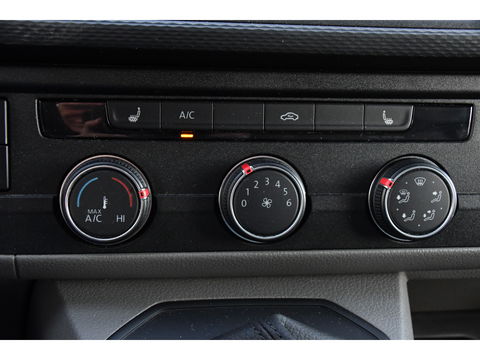 Volkswagen Transporter 2.0 TDI L2H1 ABT Edition Camera, Carplay, Stoelverwarming, Cruise, LED, 150pk, Automaat, Multimedia, Standkachel, Trekhaak, Uniek!