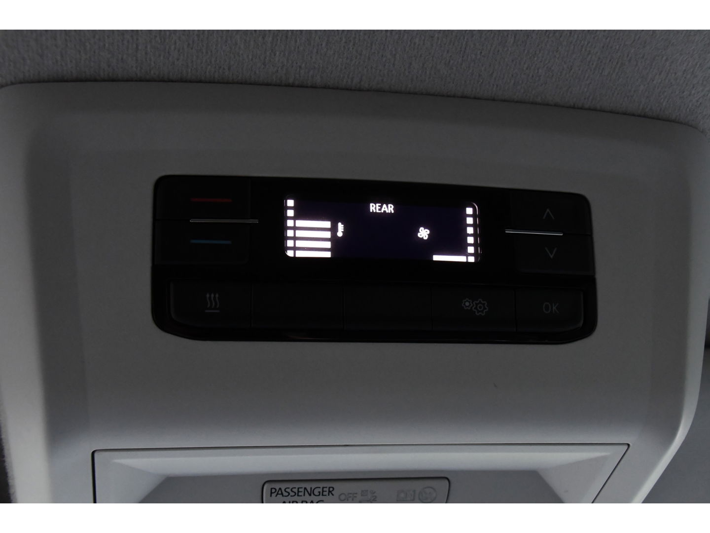 Volkswagen Transporter 2.0 TDI L2H1 ABT Edition Camera, Carplay, Stoelverwarming, Cruise, LED, 150pk, Automaat, Multimedia, Standkachel, Trekhaak, Uniek!