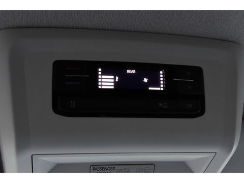 Volkswagen Transporter 2.0 TDI L2H1 ABT Edition Camera, Carplay, Stoelverwarming, Cruise, LED, 150pk, Automaat, Multimedia, Standkachel, Trekhaak, Uniek!