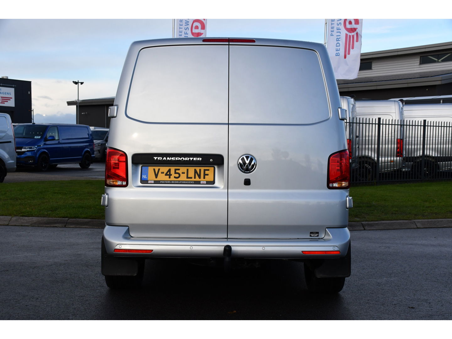Volkswagen Transporter 2.0 TDI L2H1 ABT Edition Camera, Carplay, Stoelverwarming, Cruise, LED, 150pk, Automaat, Multimedia, Standkachel, Trekhaak, Uniek!