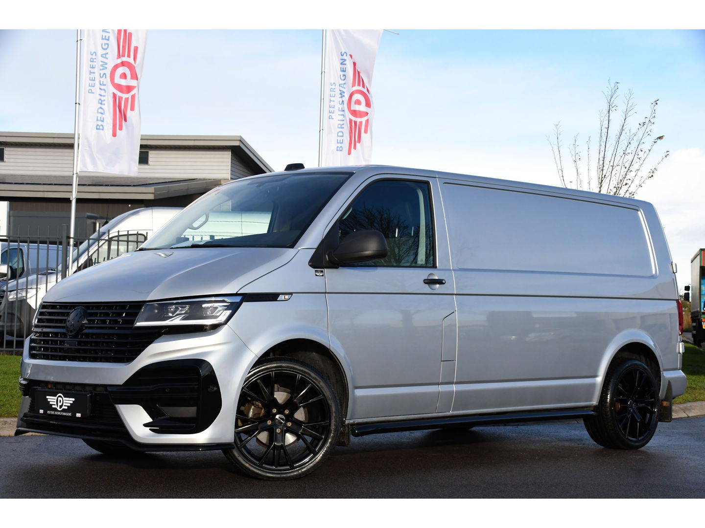Volkswagen Transporter 2.0 TDI L2H1 ABT Edition Camera, Carplay, Stoelverwarming, Cruise, LED, 150pk, Automaat, Multimedia, Standkachel, Trekhaak, Uniek!
