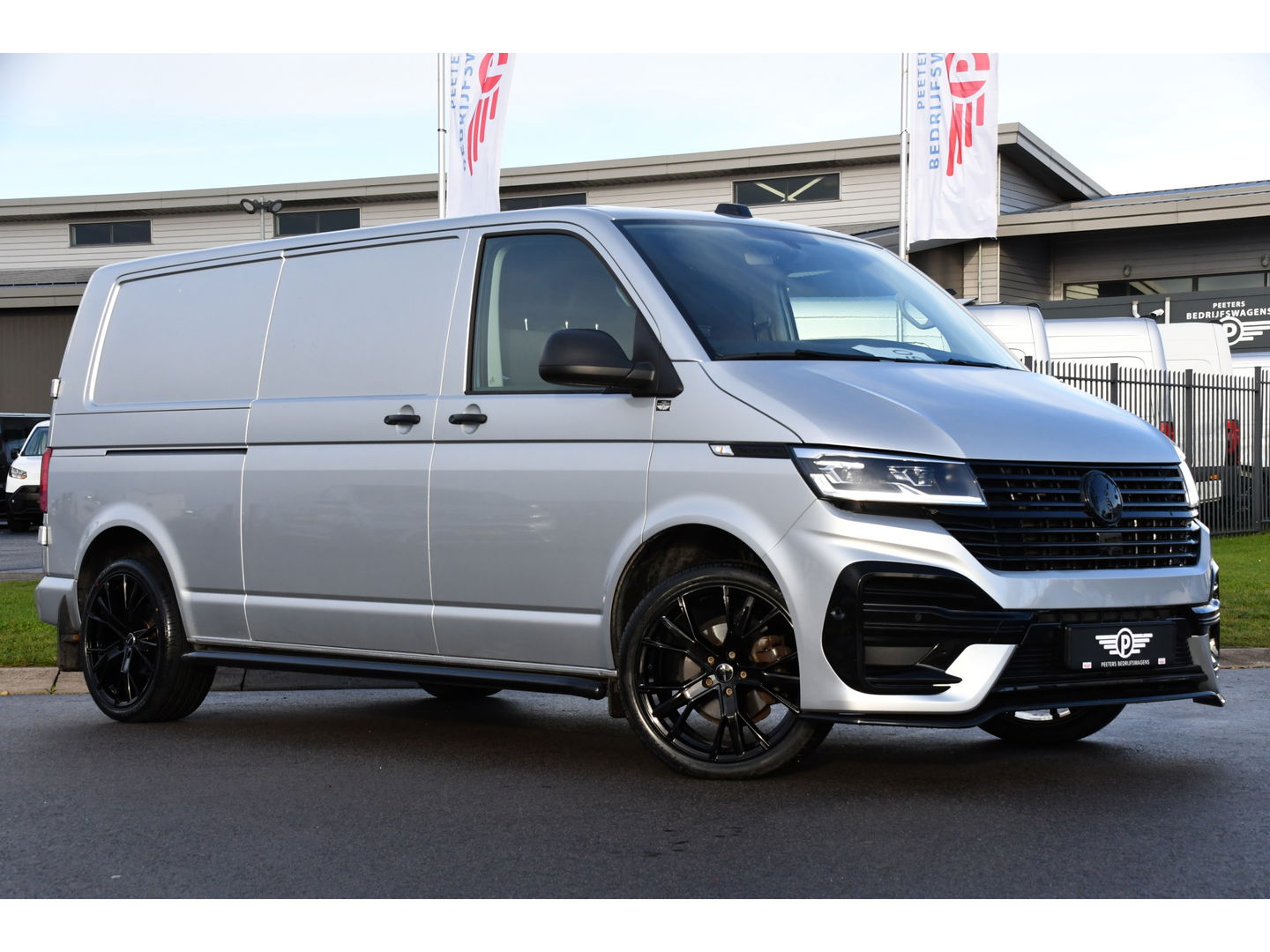 Volkswagen Transporter 2.0 TDI L2H1 ABT Edition Camera, Carplay, Stoelverwarming, Cruise, LED, 150pk, Automaat, Multimedia, Standkachel, Trekhaak, Uniek!
