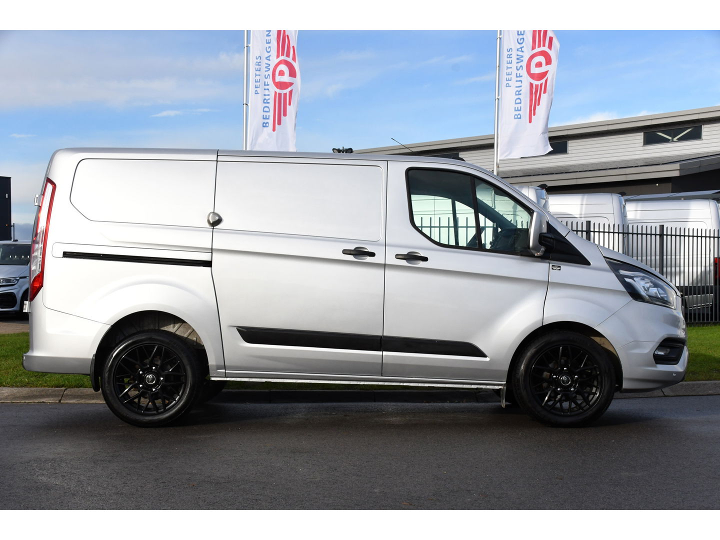 Ford Transit Custom 280 2.0 TDCI L1H1 PB Edition Camera, Cruise, Carplay, Sensoren, Automaat, 2 x Schuifdeur, Automaat, Stoelverwarming, LED, Uniek!
