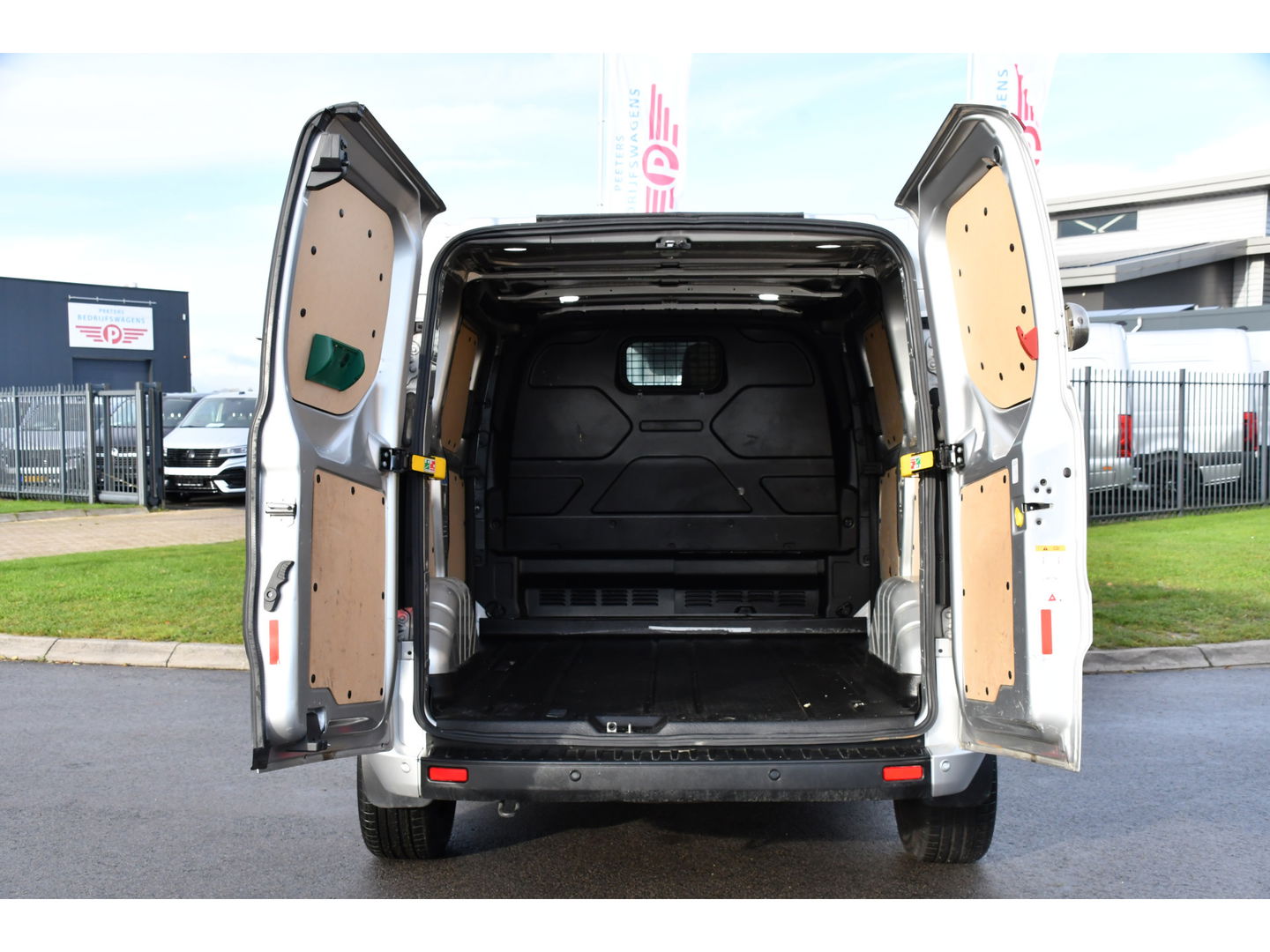 Ford Transit Custom 280 2.0 TDCI L1H1 PB Edition Camera, Cruise, Carplay, Sensoren, Automaat, 2 x Schuifdeur, Automaat, Stoelverwarming, LED, Uniek!