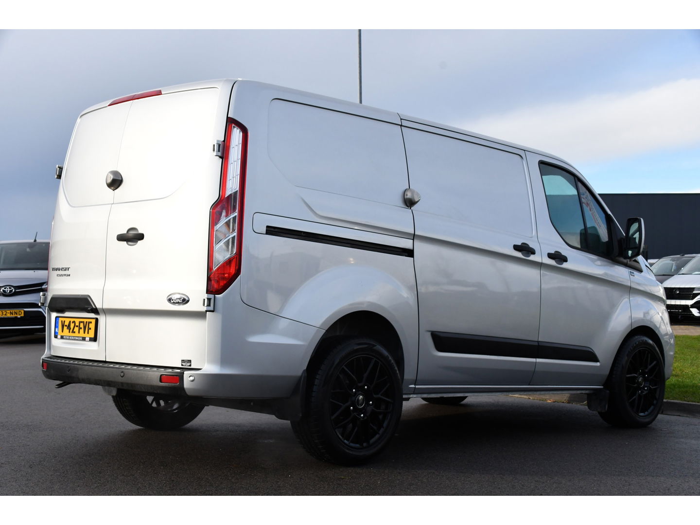 Ford Transit Custom 280 2.0 TDCI L1H1 PB Edition Camera, Cruise, Carplay, Sensoren, Automaat, 2 x Schuifdeur, Automaat, Stoelverwarming, LED, Uniek!