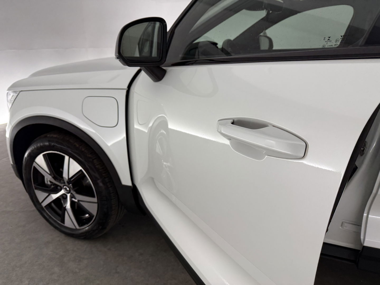 Volvo XC40 1.5 T4 Recharge R-design | SOH 92% | Adap. Cruise | Camera | Virtual | Stoel/Stuur verw. | Sfeer | Trekh. | Keyless