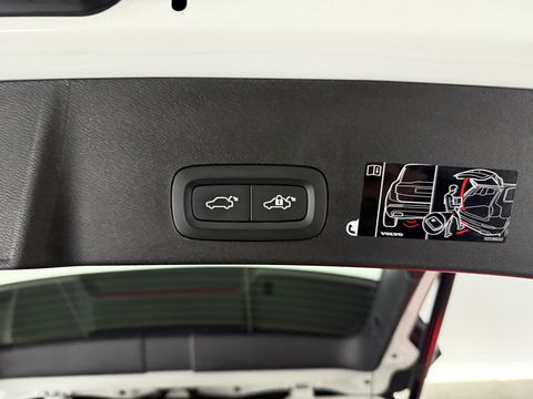 Volvo XC40 1.5 T4 Recharge R-design | SOH 92% | Adap. Cruise | Camera | Virtual | Stoel/Stuur verw. | Sfeer | Trekh. | Keyless