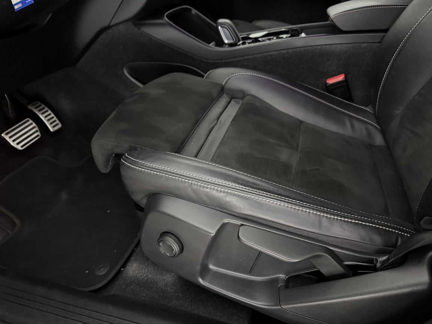 Volvo XC40 1.5 T4 Recharge R-Design | SOH 92% | Adap. Cruise | Camera | Virtual | Stoel/Stuur verw. | Sfeer | Trekh. | Keyless