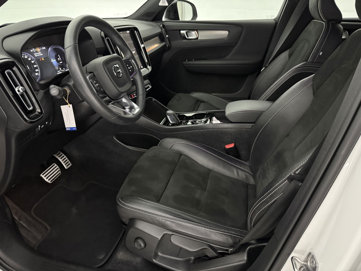 Volvo XC40 1.5 T4 Recharge R-design | SOH 92% | Adap. Cruise | Camera | Virtual | Stoel/Stuur verw. | Sfeer | Trekh. | Keyless