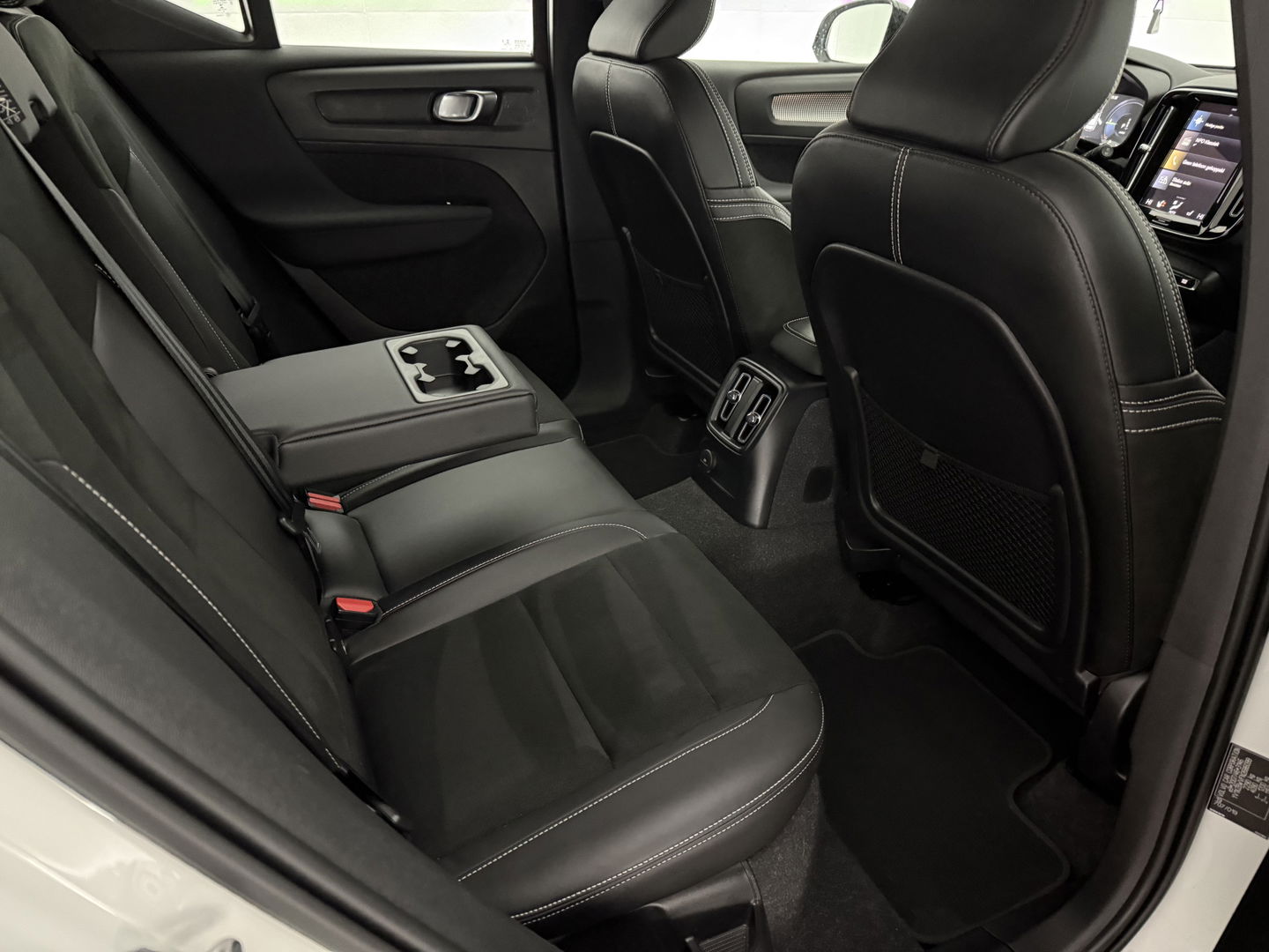 Volvo XC40 1.5 T4 Recharge R-Design | SOH 92% | Adap. Cruise | Camera | Virtual | Stoel/Stuur verw. | Sfeer | Trekh. | Keyless