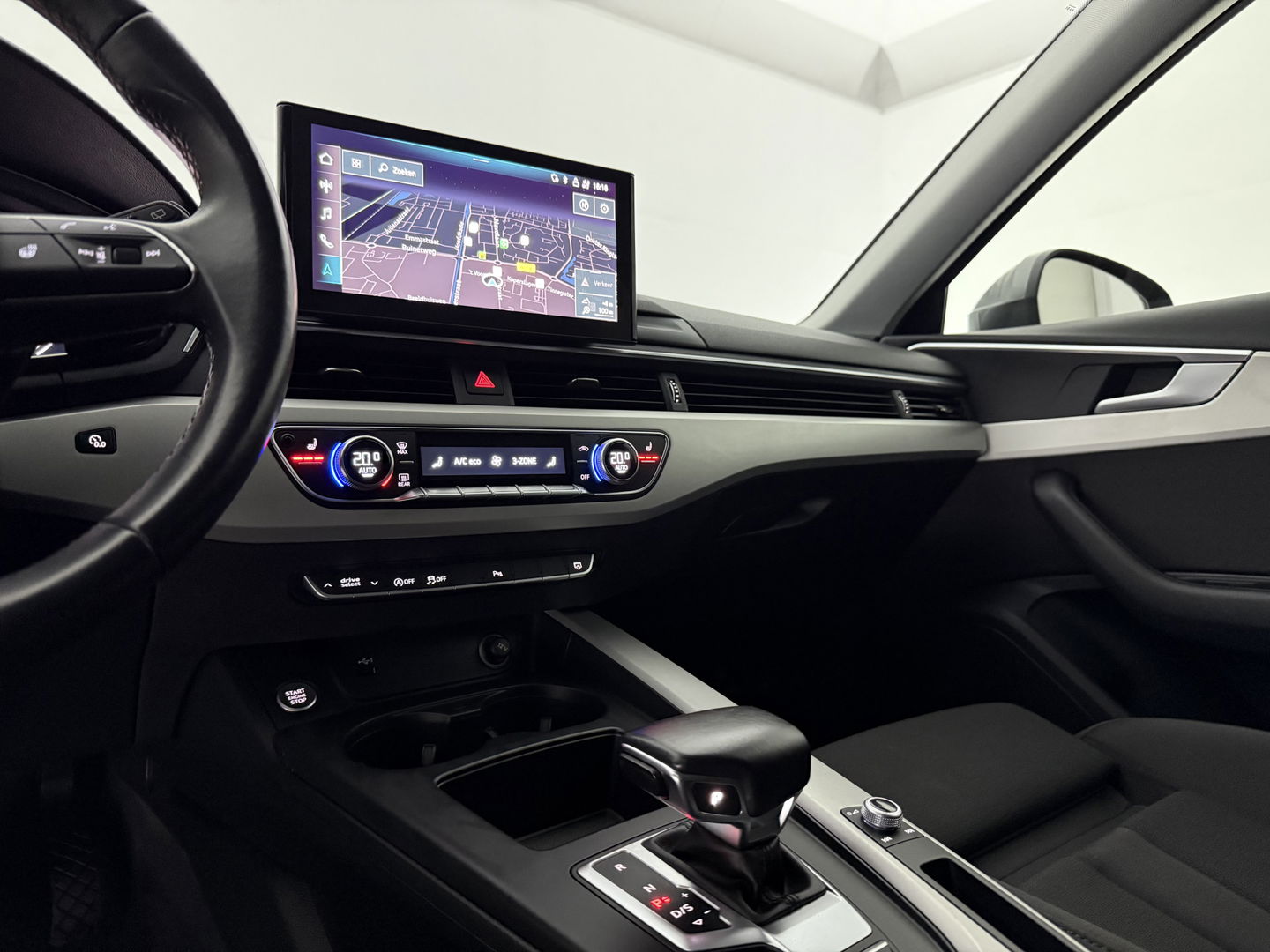 Audi A4 40 TFSI S-Line | Virtual | Carplay | Trekh. | Adap. Cruise | Stoel/Stuurverw. | Navi | LED