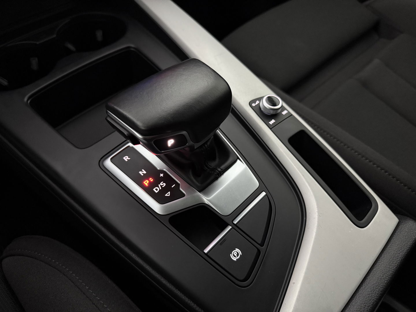 Audi A4 40 TFSI S-Line | Virtual | Carplay | Trekh. | Adap. Cruise | Stoel/Stuurverw. | Navi | LED