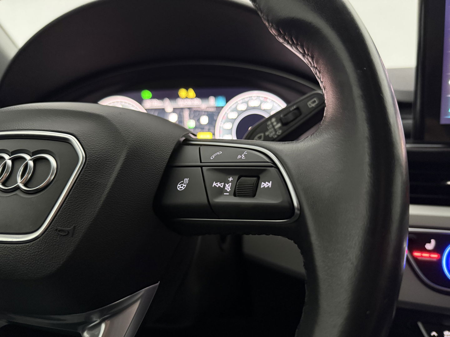 Audi A4 40 TFSI S-Line | Virtual | Carplay | Trekh. | Adap. Cruise | Stoel/Stuurverw. | Navi | LED