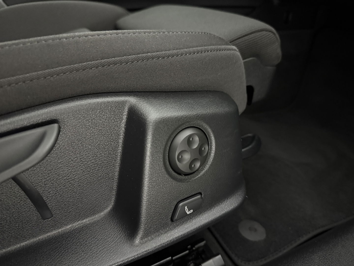 Audi A4 40 TFSI S-Line | Virtual | Carplay | Trekh. | Adap. Cruise | Stoel/Stuurverw. | Navi | LED