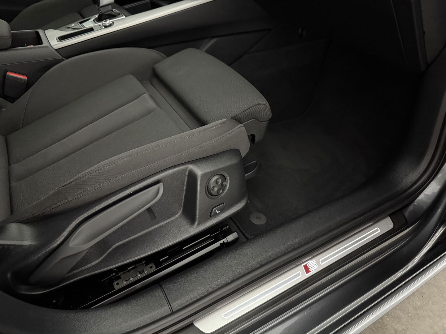 Audi A4 40 TFSI S-Line | Virtual | Carplay | Trekh. | Adap. Cruise | Stoel/Stuurverw. | Navi | LED