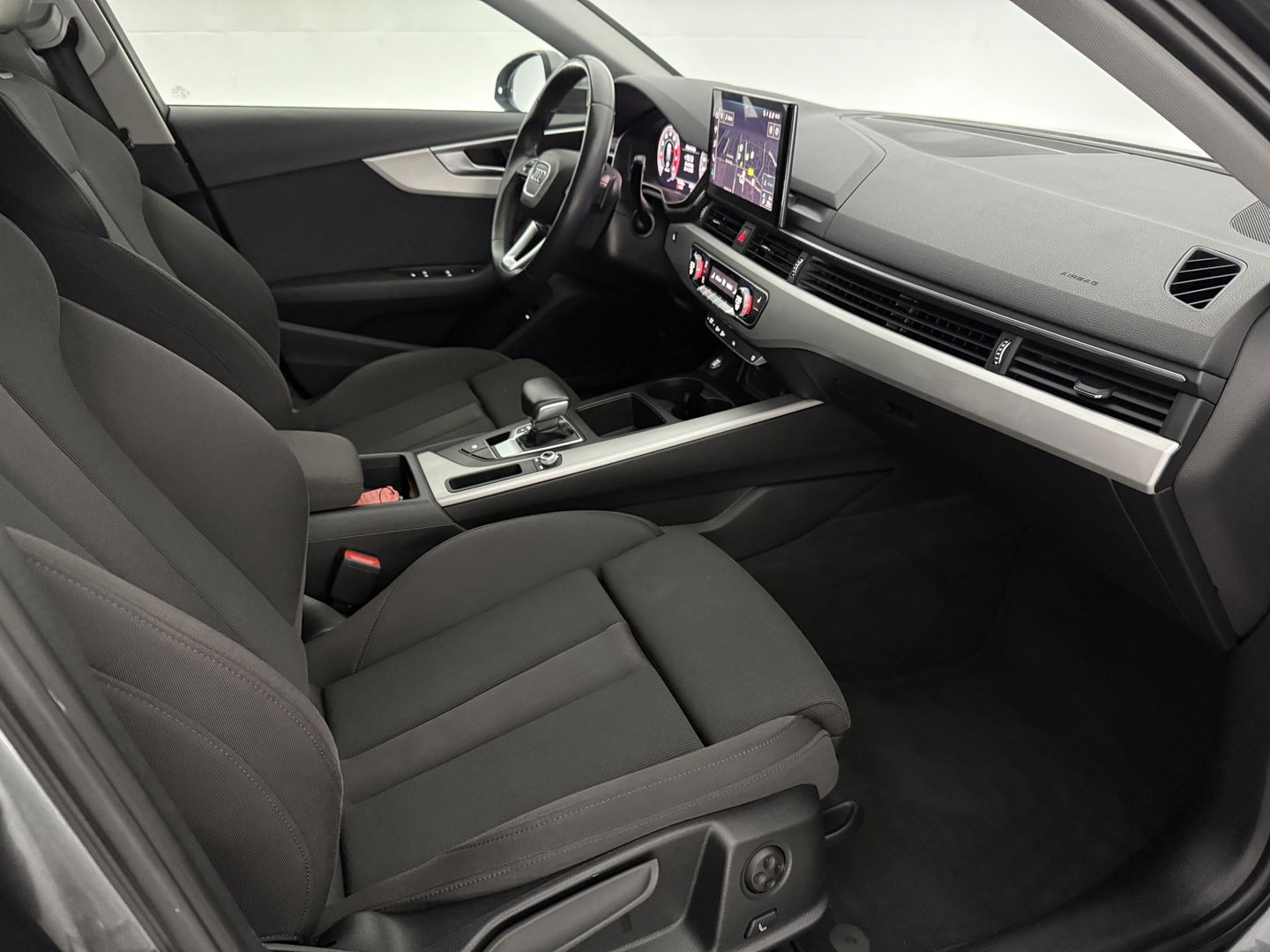 Audi A4 40 TFSI S-Line | Virtual | Carplay | Trekh. | Adap. Cruise | Stoel/Stuurverw. | Navi | LED