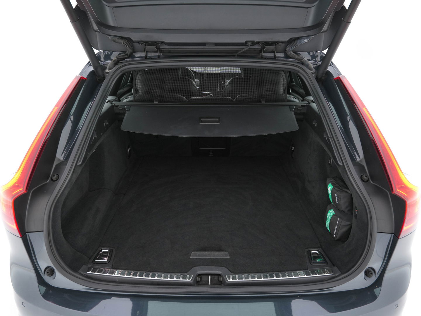 Volvo V90 2.0 D4 R-Design (INCL-BTW) *LEATHER-MICROFIBRE | DIGI-COCKPIT | FULL-LED | HARMAN/KARDON | HEATED-SPORTSEATS | LANE-ASSIST | NAVI-FULLMAP | CAMERA | DAB+ | PRIVACY-GLASS | ECC | PDC | TOWBAR | 19''ALU*