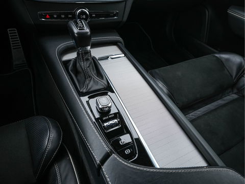 Volvo V90 2.0 D4 R-Design (INCL-BTW) *LEATHER-MICROFIBRE | DIGI-COCKPIT | FULL-LED | HARMAN/KARDON | HEATED-SPORTSEATS | LANE-ASSIST | NAVI-FULLMAP | CAMERA | DAB+ | PRIVACY-GLASS | ECC | PDC | TOWBAR | 19''ALU*