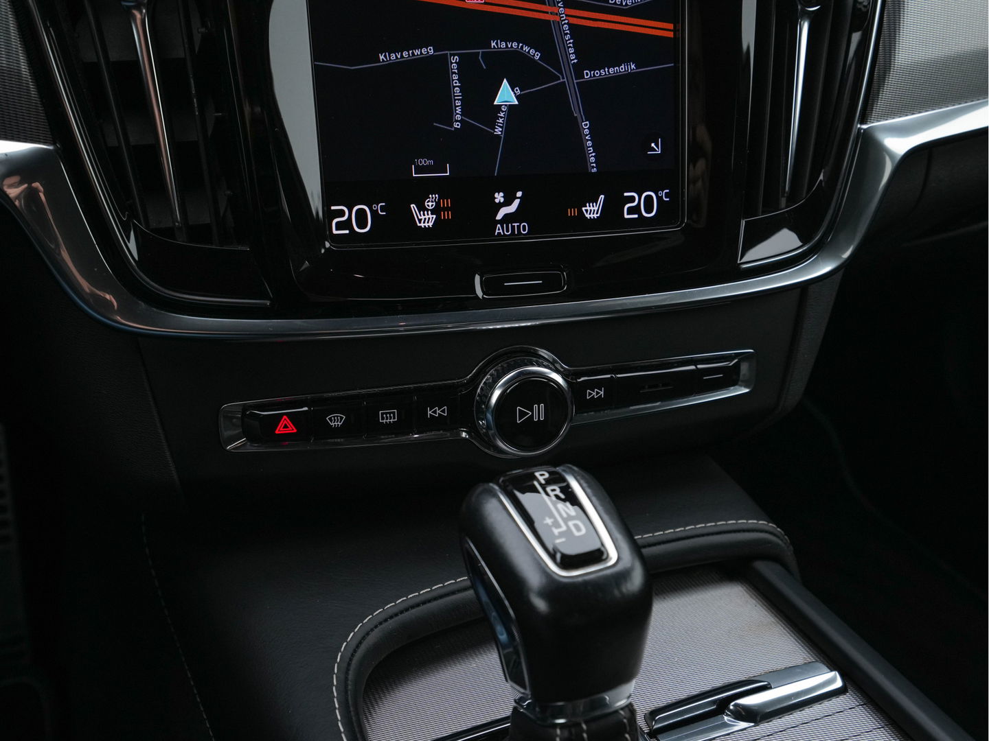 Volvo V90 2.0 D4 R-Design (INCL-BTW) *LEATHER-MICROFIBRE | DIGI-COCKPIT | FULL-LED | HARMAN/KARDON | HEATED-SPORTSEATS | LANE-ASSIST | NAVI-FULLMAP | CAMERA | DAB+ | PRIVACY-GLASS | ECC | PDC | TOWBAR | 19''ALU*