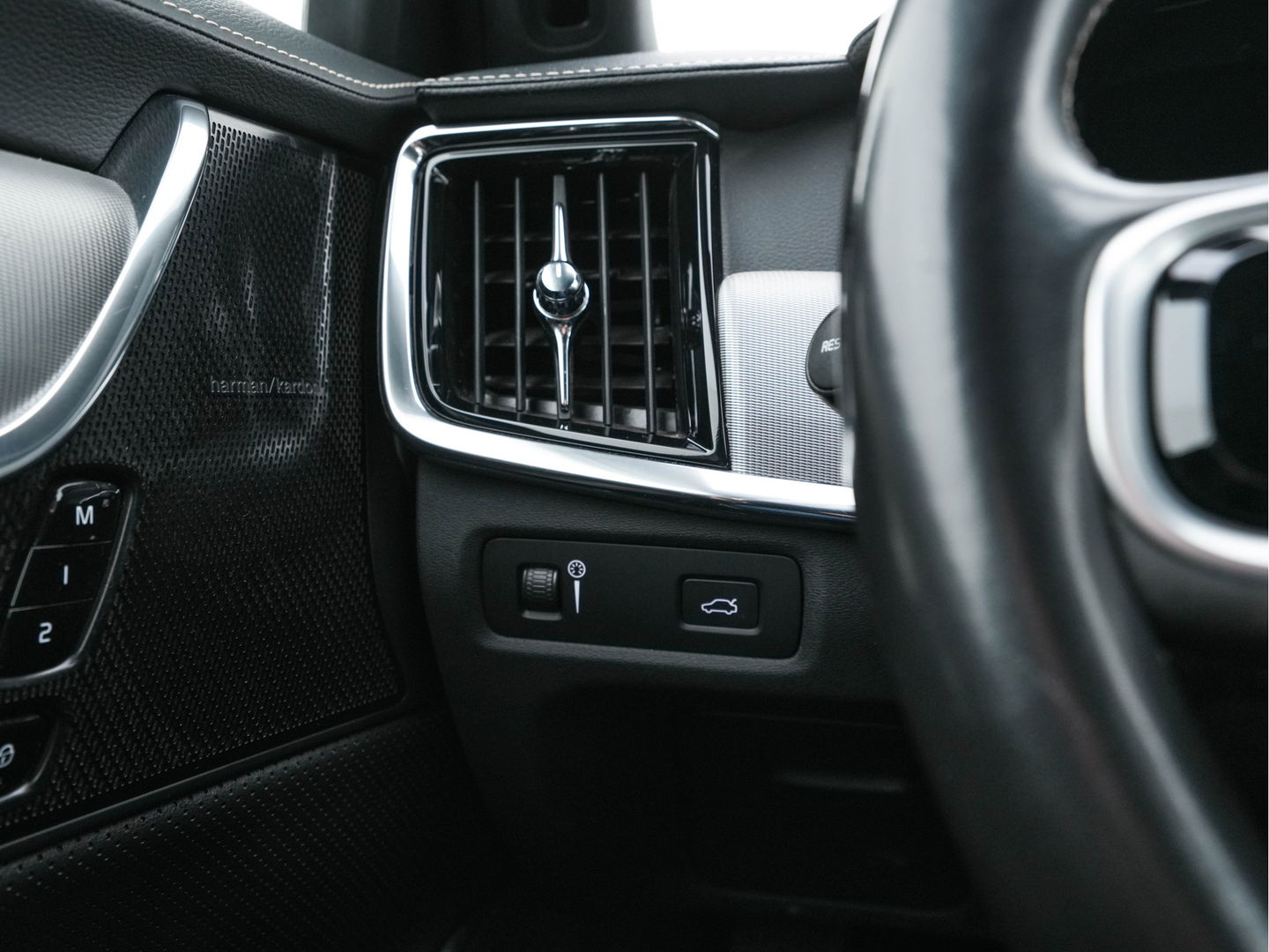 Volvo V90 2.0 D4 R-Design (INCL-BTW) *LEATHER-MICROFIBRE | DIGI-COCKPIT | FULL-LED | HARMAN/KARDON | HEATED-SPORTSEATS | LANE-ASSIST | NAVI-FULLMAP | CAMERA | DAB+ | PRIVACY-GLASS | ECC | PDC | TOWBAR | 19''ALU*