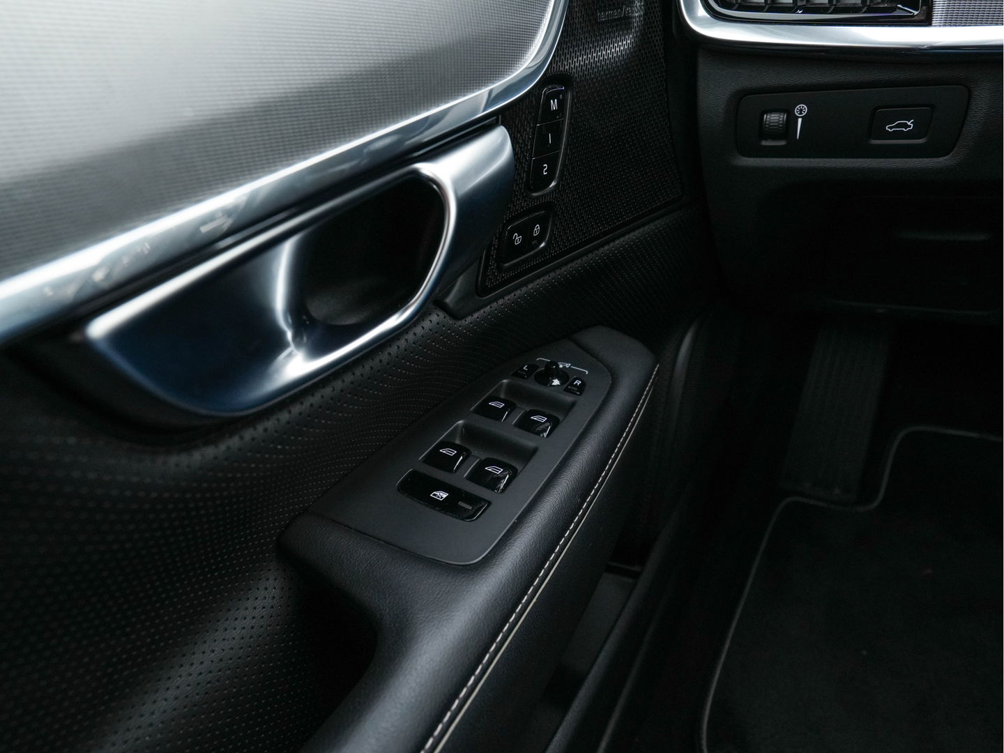 Volvo V90 2.0 D4 R-Design (INCL-BTW) *LEATHER-MICROFIBRE | DIGI-COCKPIT | FULL-LED | HARMAN/KARDON | HEATED-SPORTSEATS | LANE-ASSIST | NAVI-FULLMAP | CAMERA | DAB+ | PRIVACY-GLASS | ECC | PDC | TOWBAR | 19''ALU*