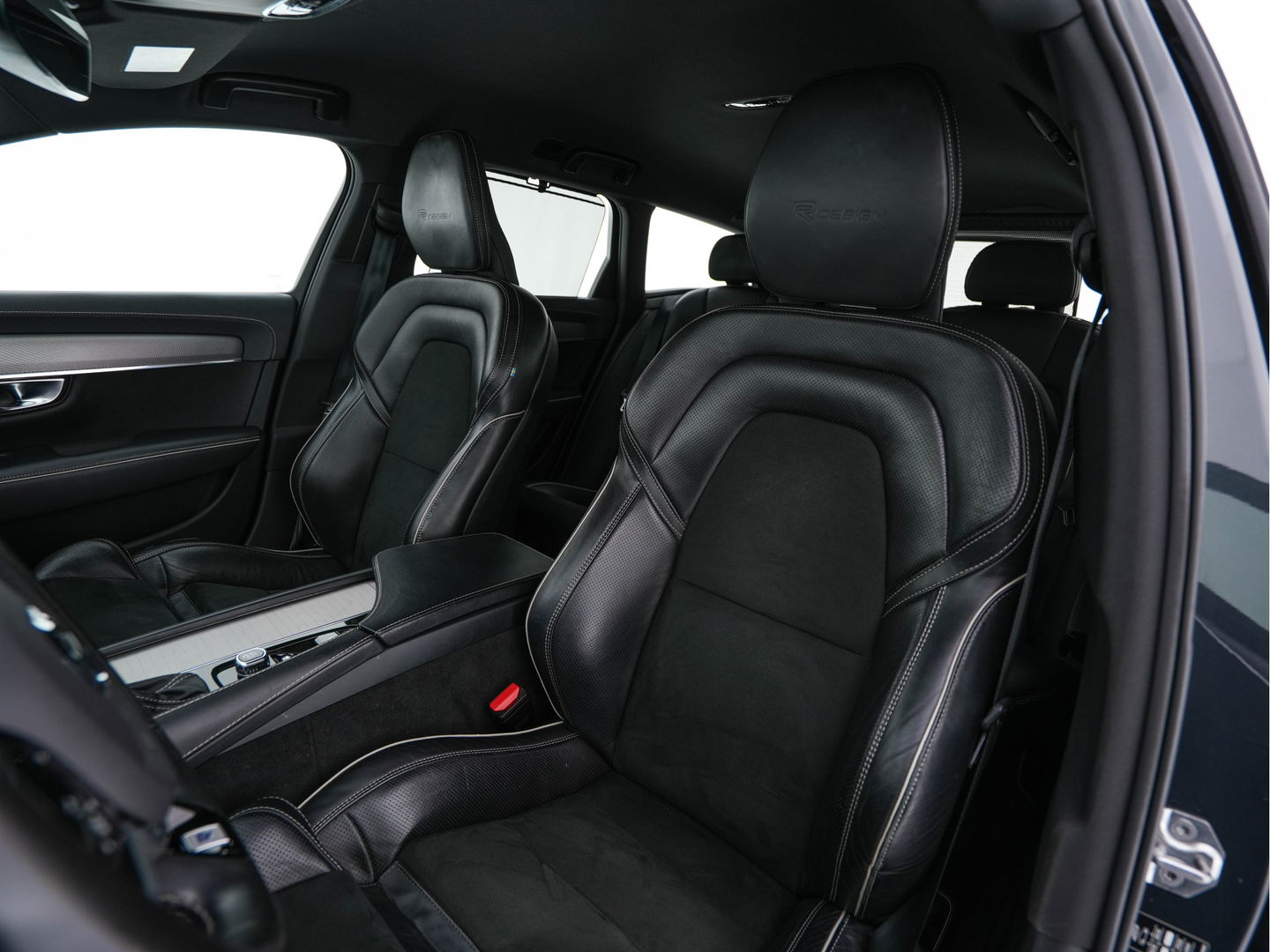 Volvo V90 2.0 D4 R-Design (INCL-BTW) *LEATHER-MICROFIBRE | DIGI-COCKPIT | FULL-LED | HARMAN/KARDON | HEATED-SPORTSEATS | LANE-ASSIST | NAVI-FULLMAP | CAMERA | DAB+ | PRIVACY-GLASS | ECC | PDC | TOWBAR | 19''ALU*