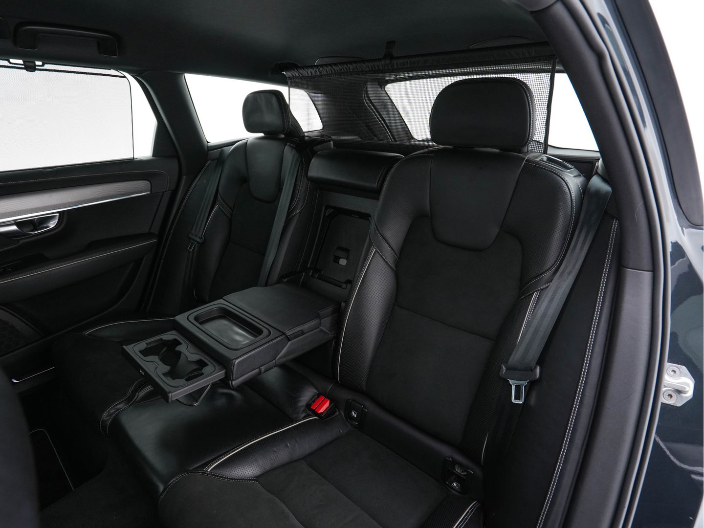 Volvo V90 2.0 D4 R-Design (INCL-BTW) *LEATHER-MICROFIBRE | DIGI-COCKPIT | FULL-LED | HARMAN/KARDON | HEATED-SPORTSEATS | LANE-ASSIST | NAVI-FULLMAP | CAMERA | DAB+ | PRIVACY-GLASS | ECC | PDC | TOWBAR | 19''ALU*