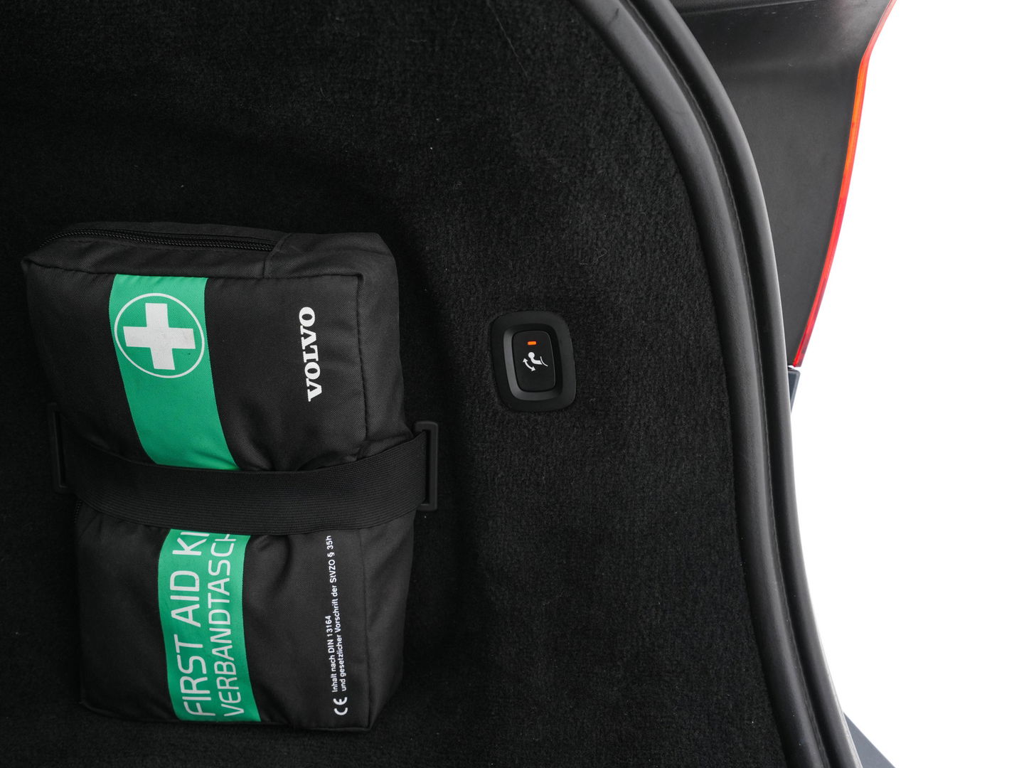 Volvo V90 2.0 D4 R-Design (INCL-BTW) *LEATHER-MICROFIBRE | DIGI-COCKPIT | FULL-LED | HARMAN/KARDON | HEATED-SPORTSEATS | LANE-ASSIST | NAVI-FULLMAP | CAMERA | DAB+ | PRIVACY-GLASS | ECC | PDC | TOWBAR | 19''ALU*