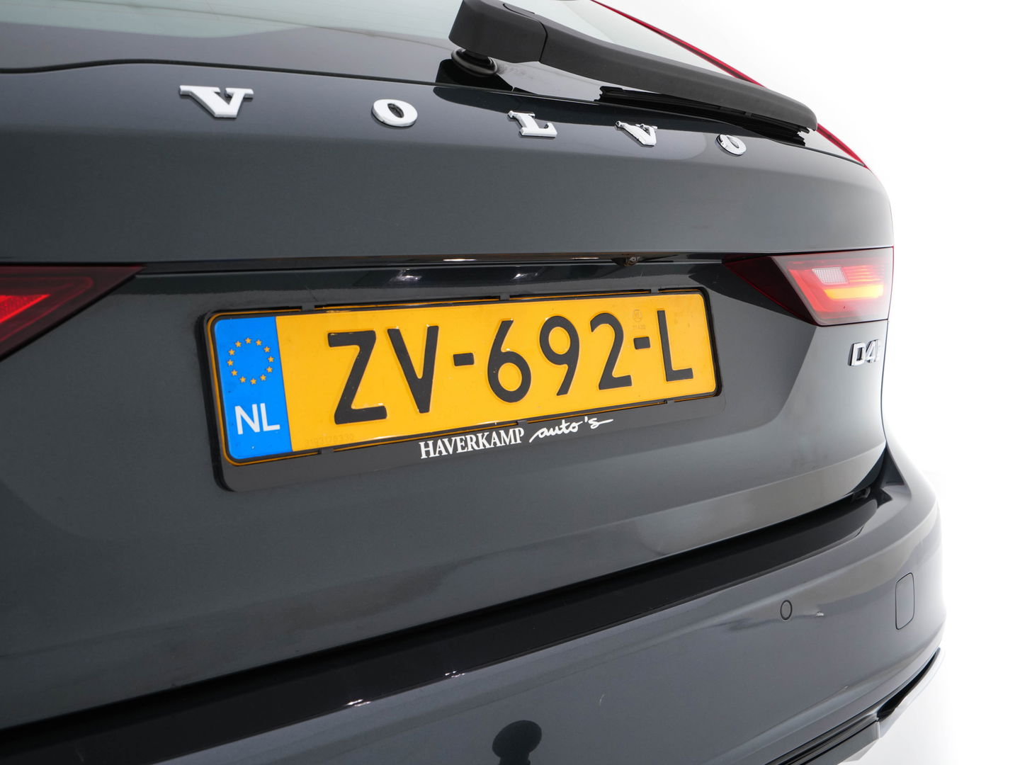 Volvo V90 2.0 D4 R-Design (INCL-BTW) *LEATHER-MICROFIBRE | DIGI-COCKPIT | FULL-LED | HARMAN/KARDON | HEATED-SPORTSEATS | LANE-ASSIST | NAVI-FULLMAP | CAMERA | DAB+ | PRIVACY-GLASS | ECC | PDC | TOWBAR | 19''ALU*