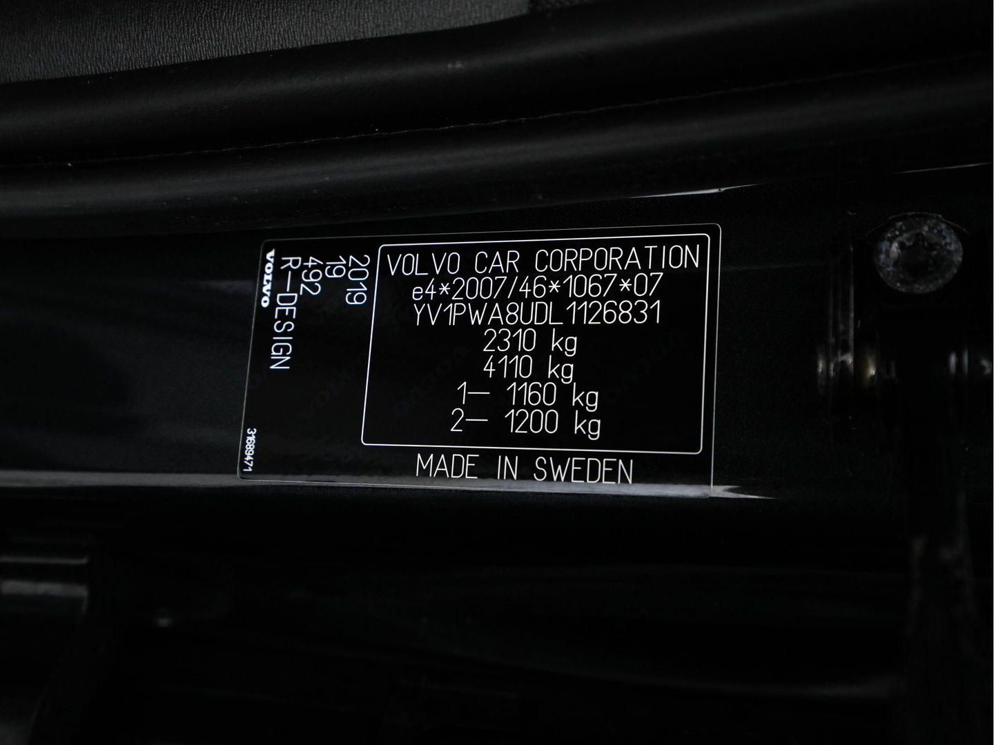 Volvo V90 2.0 D4 R-Design (INCL-BTW) *LEATHER-MICROFIBRE | DIGI-COCKPIT | FULL-LED | HARMAN/KARDON | HEATED-SPORTSEATS | LANE-ASSIST | NAVI-FULLMAP | CAMERA | DAB+ | PRIVACY-GLASS | ECC | PDC | TOWBAR | 19''ALU*