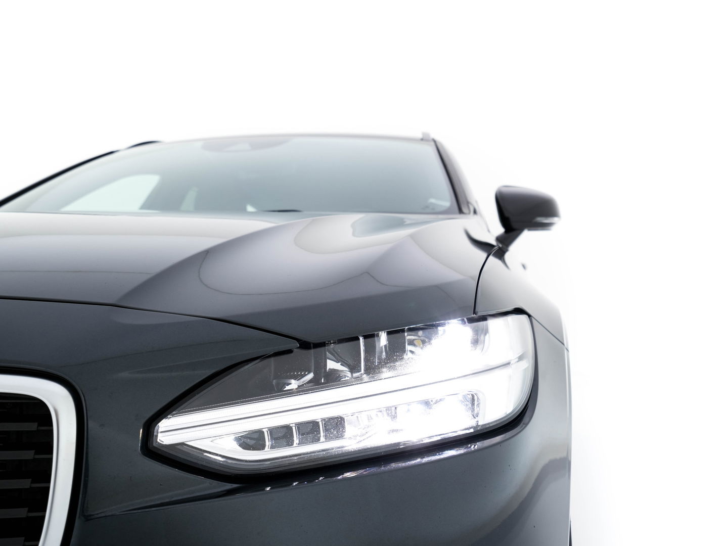 Volvo V90 2.0 D4 R-Design (INCL-BTW) *LEATHER-MICROFIBRE | DIGI-COCKPIT | FULL-LED | HARMAN/KARDON | HEATED-SPORTSEATS | LANE-ASSIST | NAVI-FULLMAP | CAMERA | DAB+ | PRIVACY-GLASS | ECC | PDC | TOWBAR | 19''ALU*