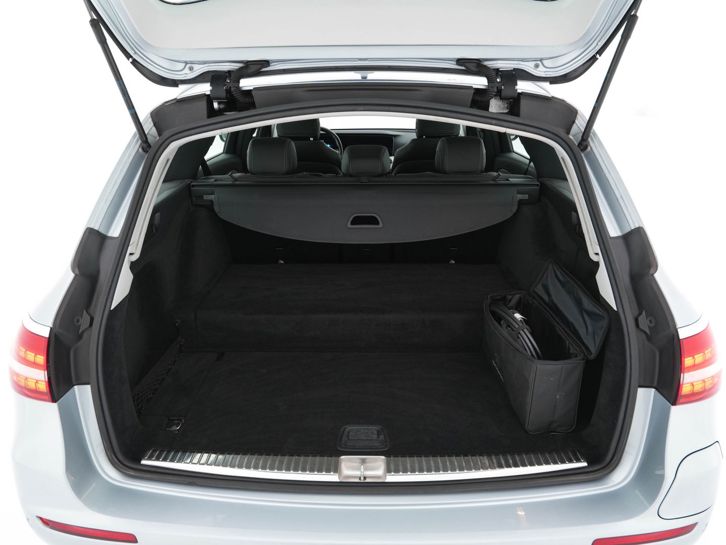 Mercedes-Benz E-Klasse Estate 300 de Luxury Line (INCL-BTW) Aut. *ADAPTIVE-CRUISE | LUXURY-LEATHER | FULL-LED | WIDE-SCREEN-DIGICOCKPIT | BLIND-SPOT | AMBIENT-LIGHT | HEATED-SPORTSEATS | CAMERA | DAB+ | NAVI-FULLMAP | PDC | ECC | 18''ALU*